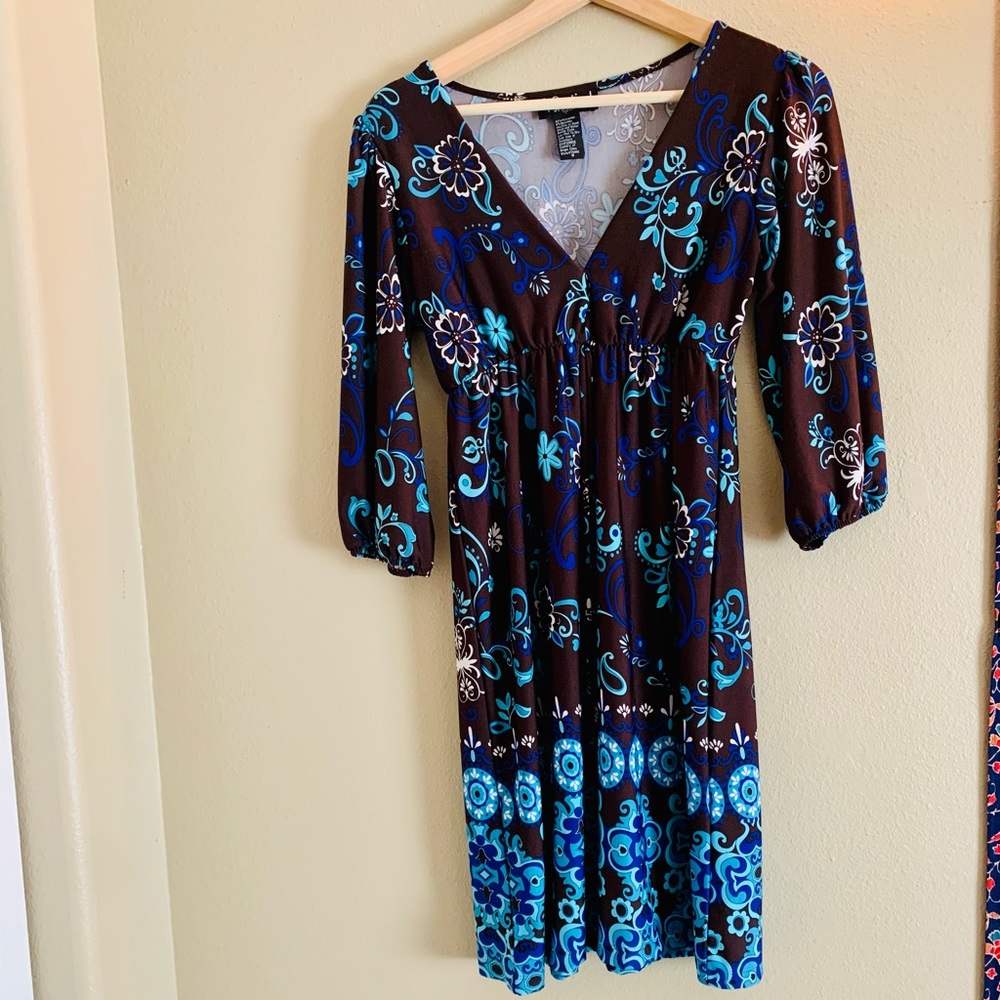 Brown dress with blue flowers V-neck mid sleeves